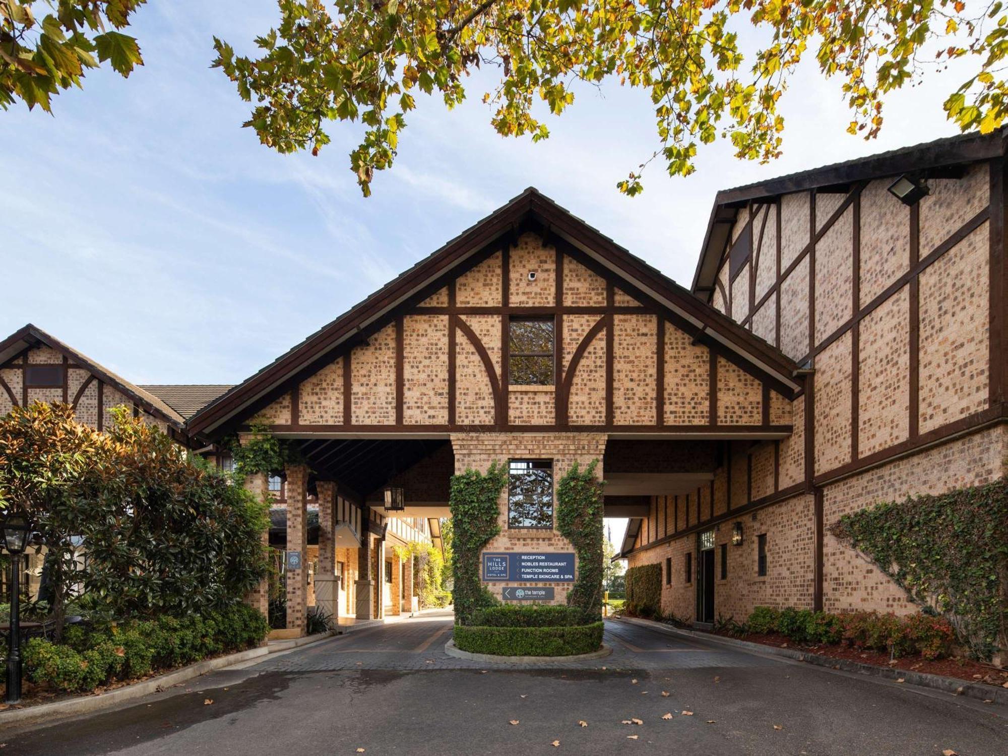 Peppers The Hills Lodge Castle Hill Exterior photo